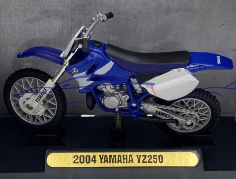 YAMAHA YZ 250 2004 na podstawce 1:18 Motormax YAMAHA YZ 250 2004 na podstawce 1:18 Motormax