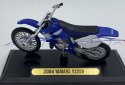 YAMAHA YZ 250 2004 na podstawce 1:18 Motormax