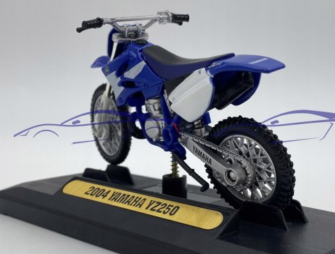 YAMAHA YZ 250 2004 na podstawce 1:18 Motormax YAMAHA YZ 250 2004 na podstawce 1:18 Motormax