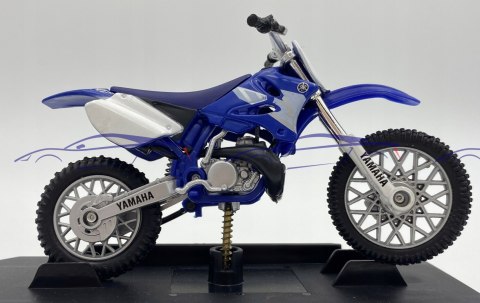 YAMAHA YZ 250 2004 na podstawce 1:18 Motormax YAMAHA YZ 250 2004 na podstawce 1:18 Motormax