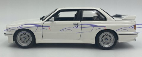 BMW M3 (E30) 1986 1:24 model Bburago 21100 white BMW M3 (E30) 1986 1:24 model Bburago 21100 white