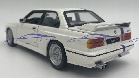 BMW M3 (E30) 1986 1:24 model Bburago 21100 white BMW M3 (E30) 1986 1:24 model Bburago 21100 white