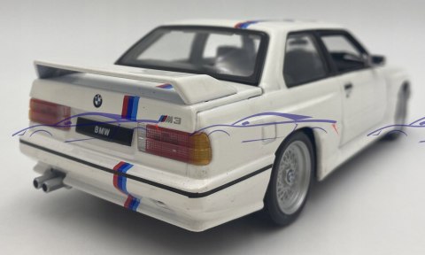 BMW M3 (E30) 1986 1:24 model Bburago 21100 white BMW M3 (E30) 1986 1:24 model Bburago 21100 white