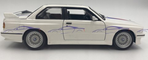 BMW M3 (E30) 1986 1:24 model Bburago 21100 white BMW M3 (E30) 1986 1:24 model Bburago 21100 white
