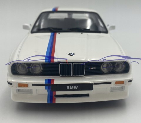 BMW M3 (E30) 1986 1:24 model Bburago 21100 white BMW M3 (E30) 1986 1:24 model Bburago 21100 white