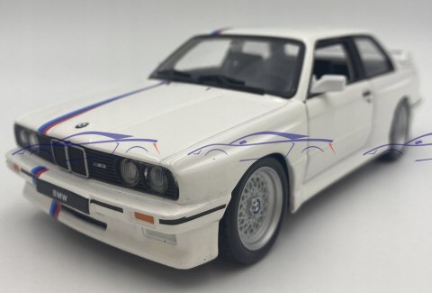 BMW M3 (E30) 1986 1:24 model Bburago 21100 white BMW M3 (E30) 1986 1:24 model Bburago 21100 white