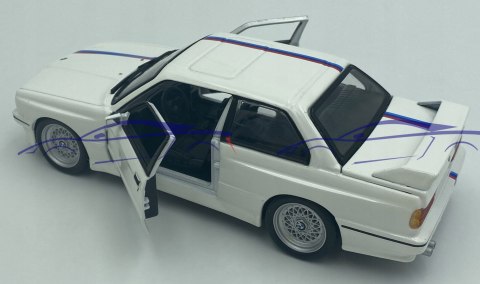 BMW M3 (E30) 1986 1:24 model Bburago 21100 white BMW M3 (E30) 1986 1:24 model Bburago 21100 white