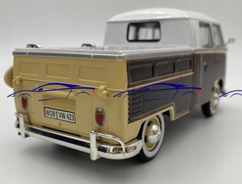 VW Type 2 T1 Pickup z deską 1:24 Motormax 79560 VW Type 2 T1 Pickup z deską 1:24 Motormax 79560