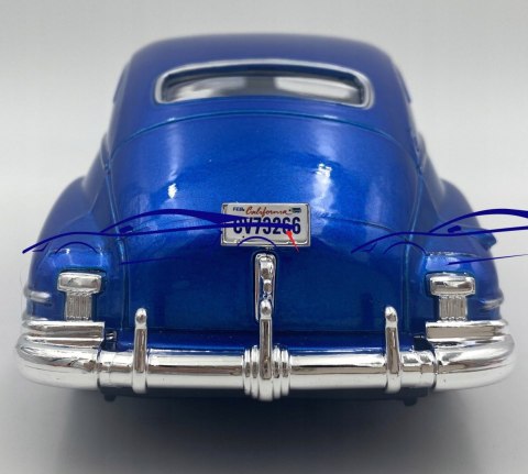 Chevrolet Aerosedan Fleetline 1:24 Motormax 73266 Chevrolet Aerosedan Fleetline 1:24 Motormax 73266