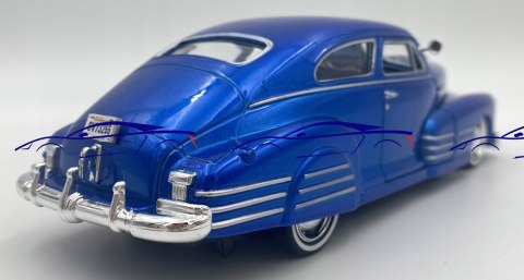 Chevrolet Aerosedan Fleetline 1:24 Motormax 73266 Chevrolet Aerosedan Fleetline 1:24 Motormax 73266