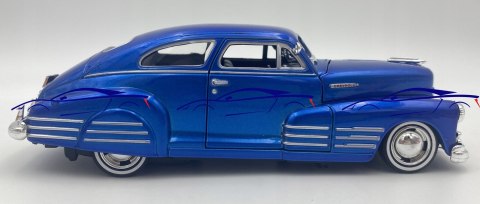 Chevrolet Aerosedan Fleetline 1:24 Motormax 73266 Chevrolet Aerosedan Fleetline 1:24 Motormax 73266
