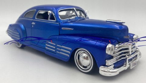 Chevrolet Aerosedan Fleetline 1:24 Motormax 73266 Chevrolet Aerosedan Fleetline 1:24 Motormax 73266