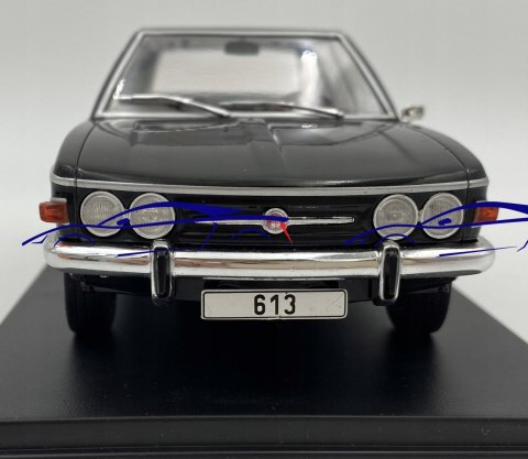 Tatra 613 (1973) model 124166 WhiteBox 1:24 Tatra 613 (1973) model 124166 WhiteBox 1:24