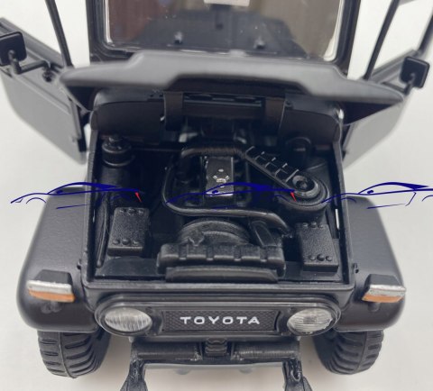 Toyota FJ 40 Hard Top 1:24 black Motormax 79323 Toyota FJ 40 Hard Top 1:24 black Motormax 79323