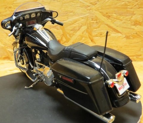 HARLEY DAVIDSON Street Glide 1:12 Maisto 32328 HARLEY DAVIDSON Street Glide 1:12 Maisto 32328