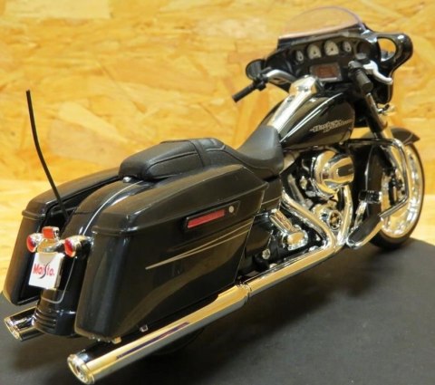 HARLEY DAVIDSON Street Glide 1:12 Maisto 32328 HARLEY DAVIDSON Street Glide 1:12 Maisto 32328
