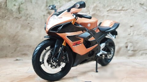 SUZUKI GSX R1000 motocykl model 1:12 Maisto 68280 SUZUKI GSX R1000 motocykl model 1:12 Maisto 68280