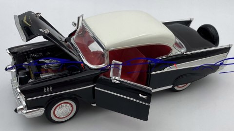 CHEVROLET BEL AIR 1957 1:18 model LDC 92109 CHEVROLET BEL AIR 1957 1:18 model LDC 92109