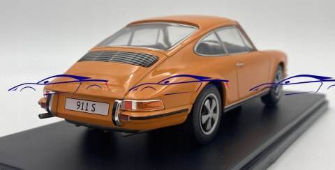 Opel Manta B 400 model WB124112 WhiteBox 1:24 Opel Manta B 400 model WB124112 WhiteBox 1:24