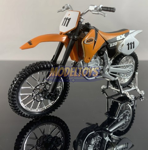 KTM 520 SX #111 motocykl model 1:18 Maisto KTM 520 SX #111 motocykl model 1:18 Maisto