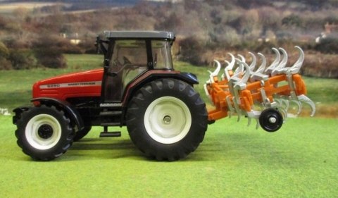 MF 6290 2001 z kultywatorem 1:32 Britains 43335 MF 6290 2001 z kultywatorem 1:32 Britains 43335