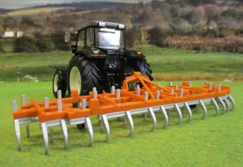 MF 6290 2001 z kultywatorem 1:32 Britains 43335 MF 6290 2001 z kultywatorem 1:32 Britains 43335