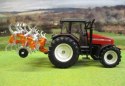 MF 6290 2001 z kultywatorem 1:32 Britains 43335