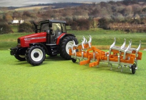 MF 6290 2001 z kultywatorem 1:32 Britains 43335 MF 6290 2001 z kultywatorem 1:32 Britains 43335