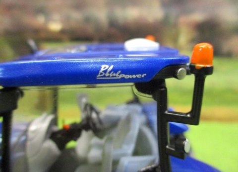 NEW HOLLAND T6.180 Blue Power 1:32 Britains 43319 NEW HOLLAND T6.180 Blue Power 1:32 Britains 43319