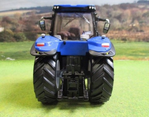 NEW HOLLAND T8.435 Genesis 1:32 Britains 43339 NEW HOLLAND T8.435 Genesis 1:32 Britains 43339