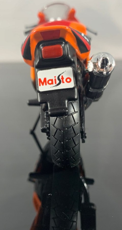 YAMAHA YZF R7 podstawka model 1:18 Maisto YAMAHA YZF R7 podstawka model 1:18 Maisto