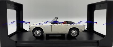 Honda S800 model 1:24 WhiteBox 124184