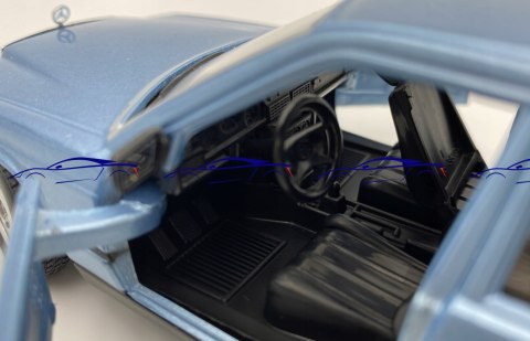 Mercedes Benz 190E W201 blue 1:24 Bburago 21103 Mercedes Benz 190E W201 blue 1:24 Bburago 21103