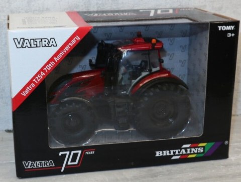 VALTRA TZ54 ciągnik 70 lecie 1:32 Britains 43315 VALTRA TZ54 ciągnik 70 lecie 1:32 Britains 43315