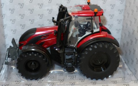 VALTRA TZ54 ciągnik 70 lecie 1:32 Britains 43315 VALTRA TZ54 ciągnik 70 lecie 1:32 Britains 43315
