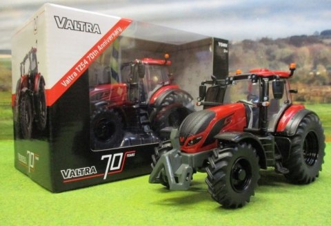 VALTRA TZ54 ciągnik 70 lecie 1:32 Britains 43315 VALTRA TZ54 ciągnik 70 lecie 1:32 Britains 43315