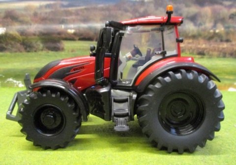 VALTRA TZ54 ciągnik 70 lecie 1:32 Britains 43315 VALTRA TZ54 ciągnik 70 lecie 1:32 Britains 43315