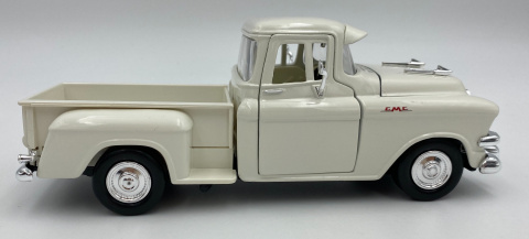 1955 GMC Blue Chip Pick-up cream 1:24 Motormax 79383 1955 GMC Blue Chip Pick-up cream 1:24 Motormax 79383