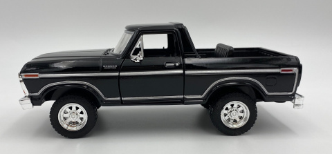 Ford Bronco (hard top) 1978 1:24 Motormax 79374 black Ford Bronco (hard top) 1978 1:24 Motormax 79374 black