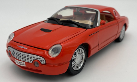 Ford THUNDERBIRD rok 2002 1:24 Motormax 79853 red JAMES BOND Ford THUNDERBIRD rok 2002 1:24 Motormax 79853 red JAMES BOND