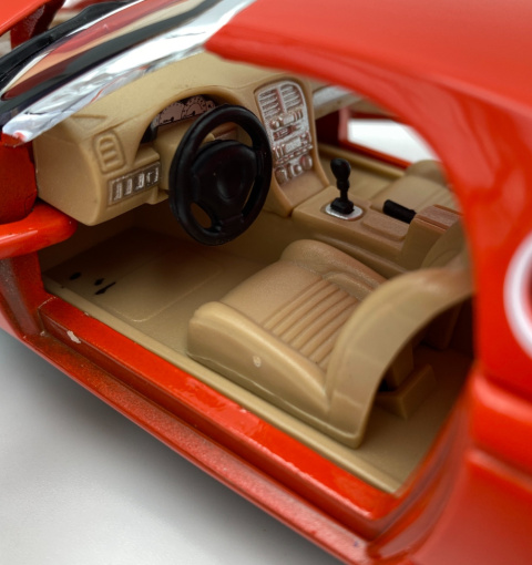 Ford THUNDERBIRD rok 2002 1:24 Motormax 79853 red JAMES BOND Ford THUNDERBIRD rok 2002 1:24 Motormax 79853 red JAMES BOND