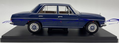 Mercedes 200D W115 1968 model 1:24 WhiteBox 124195 Mercedes 200D W115 1968 model 1:24 WhiteBox 124195