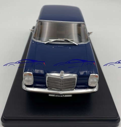 Mercedes 200D W115 1968 model 1:24 WhiteBox 124195 Mercedes 200D W115 1968 model 1:24 WhiteBox 124195