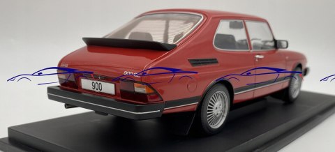 SAAB 900 Turbo 1981 red krokodyl 1:18 MCG 18340 SAAB 900 Turbo 1981 red krokodyl 1:18 MCG 18340