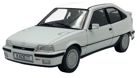 Opel Kadett E GSi 1985 model 124221 WhiteBox 1:24 biały