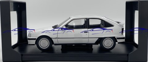 Opel Kadett E GSi 1985 model 124221 WhiteBox 1:24 biały Opel Kadett E GSi 1985 model 124221 WhiteBox 1:24 biały