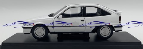 Opel Kadett E GSi 1985 model 124221 WhiteBox 1:24 biały Opel Kadett E GSi 1985 model 124221 WhiteBox 1:24 biały