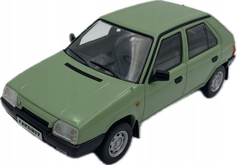 SKODA Favorit 135L 1987 1:24 green WhiteBox 124197