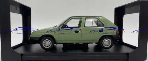SKODA Favorit 135L 1987 1:24 green WhiteBox 124197 SKODA Favorit 135L 1987 1:24 green WhiteBox 124197