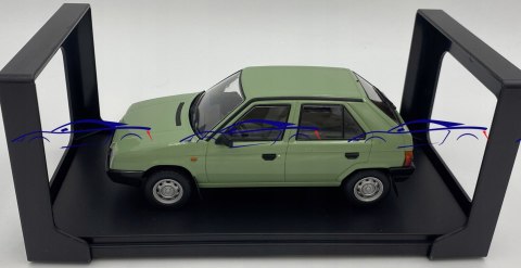 SKODA Favorit 135L 1987 1:24 green WhiteBox 124197 SKODA Favorit 135L 1987 1:24 green WhiteBox 124197